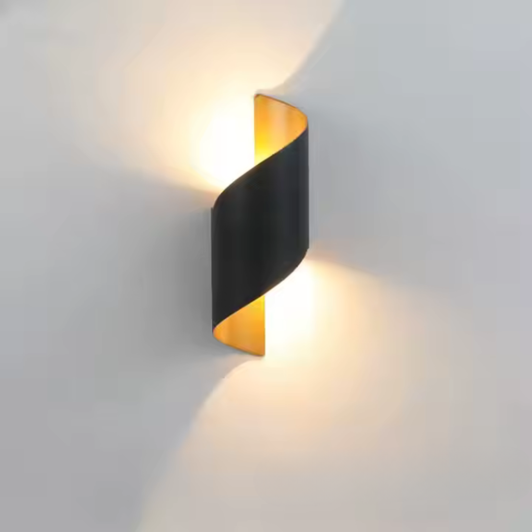 Applique moderne noire au design organique et à la lumière sculpturale