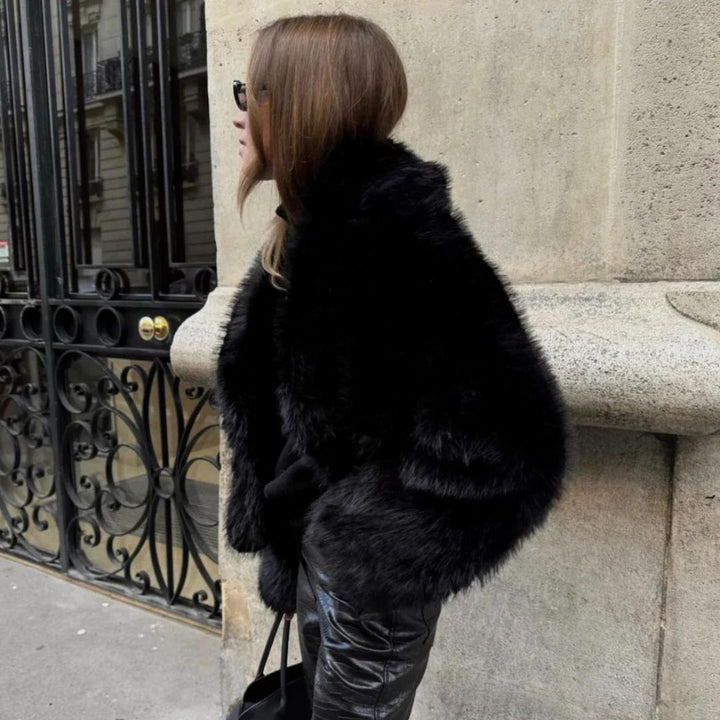Gianna Manteau en Fausse Fourrure Éco | Design Italien Durable et Luxueux