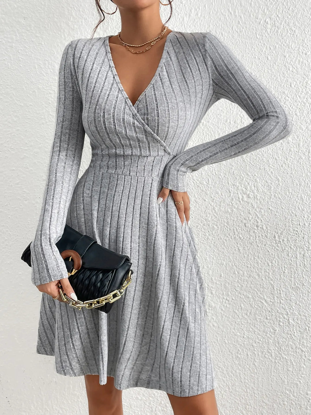 Amandine Robe Chic en Tricot | Décolleté en V & Manches Longues