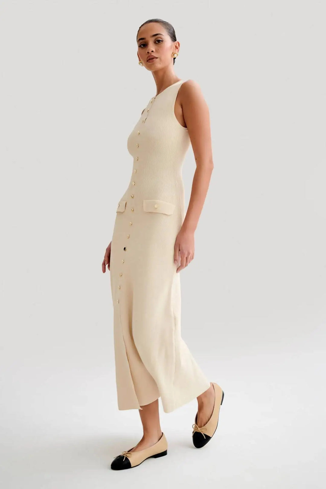 Élodie | Robe Longue Tricotée avec Boutons Dorés et Poches Élégantes