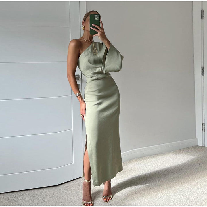 Penny | Robe Plissée Femme Élégante avec Épaule Dénudée et Manche Longue