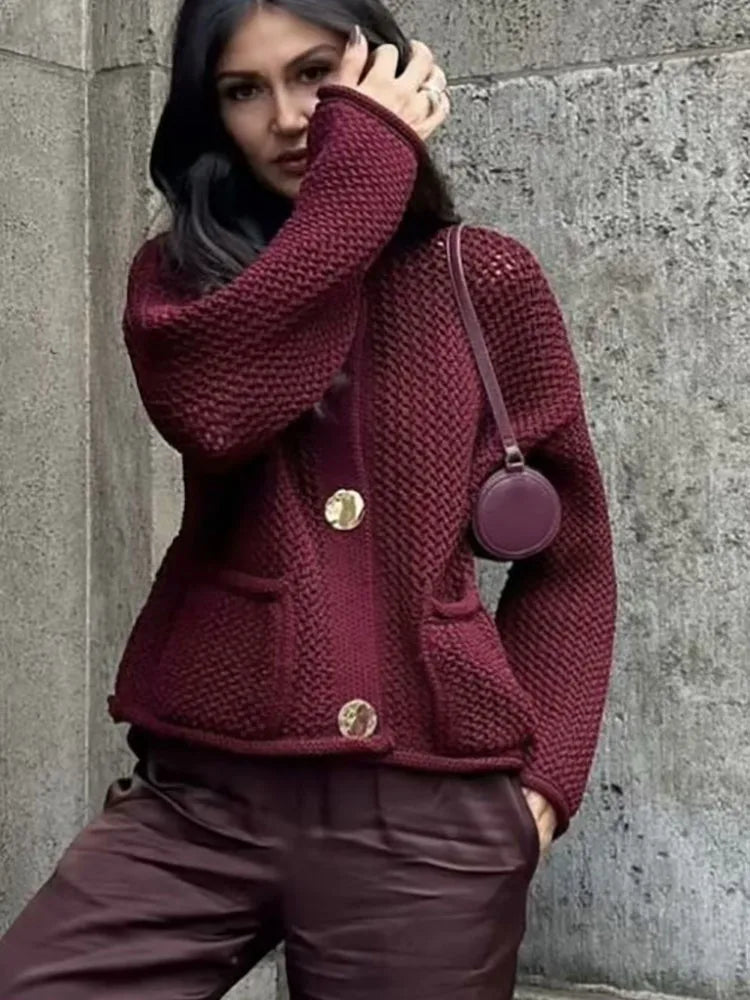 Estelle – Gilet chic en maille avec boutons traditionnels