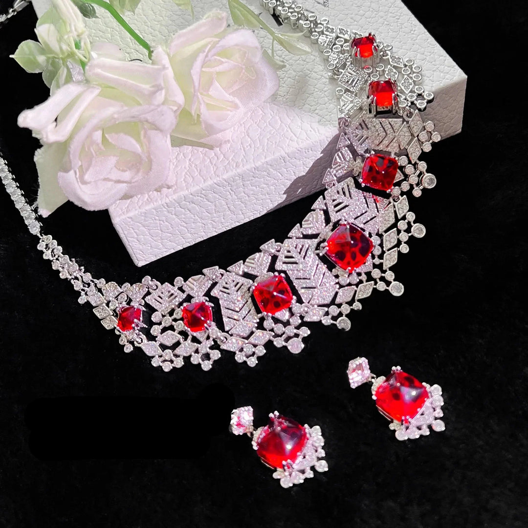 Parure de bijoux en rubis pour femme | Pierres précieuses rouges et aspect diamant | Collier et boucles d'oreilles