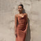 Klara | Robe longue en satin à col bénitier