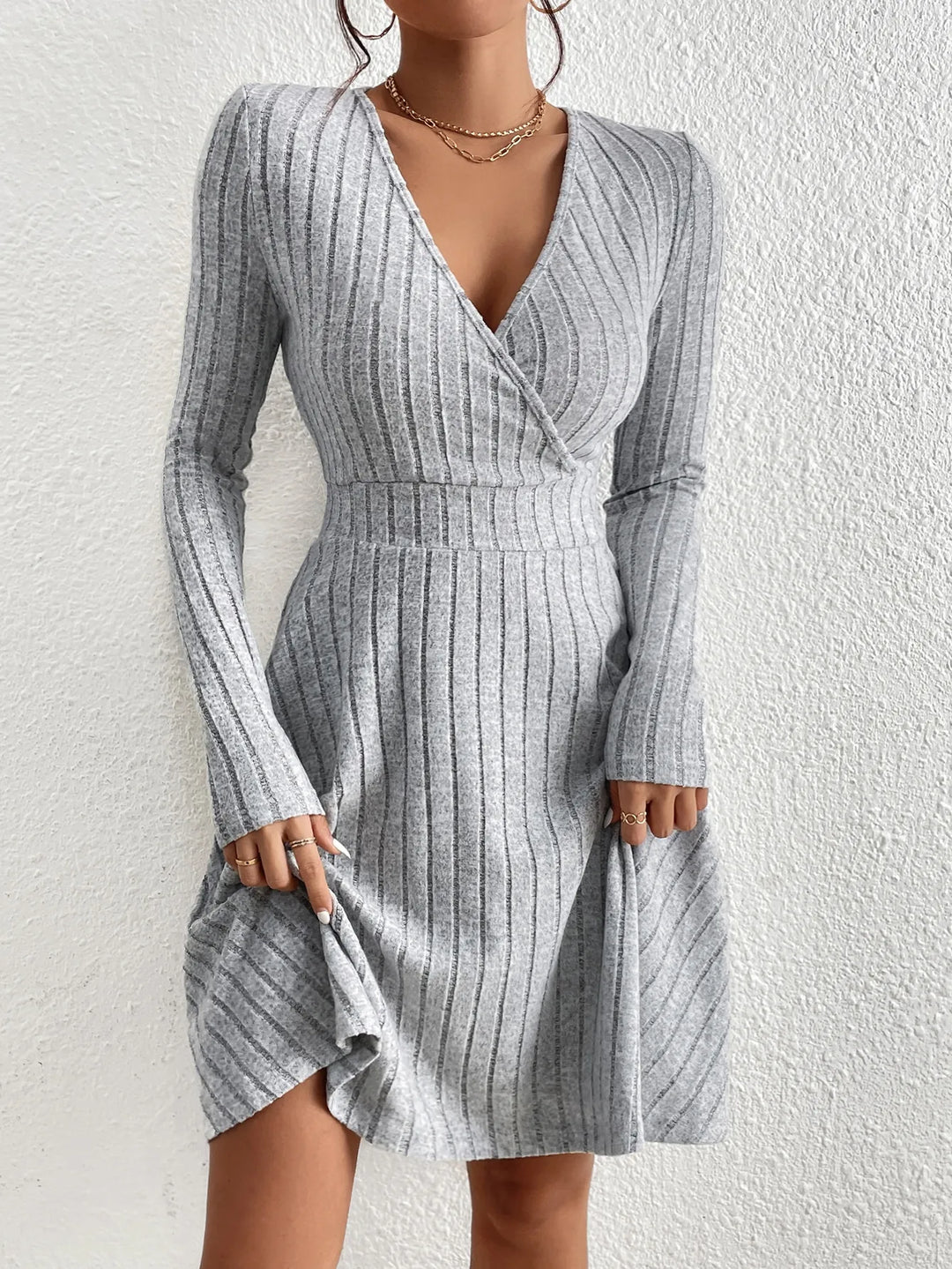 Amandine Robe Chic en Tricot | Décolleté en V & Manches Longues