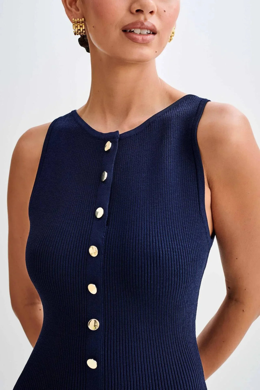 Élodie | Robe Longue Tricotée avec Boutons Dorés et Poches Élégantes