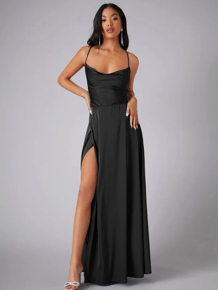 Alvaree | Robe de soirée en satin avec fente haute et dos ouvert