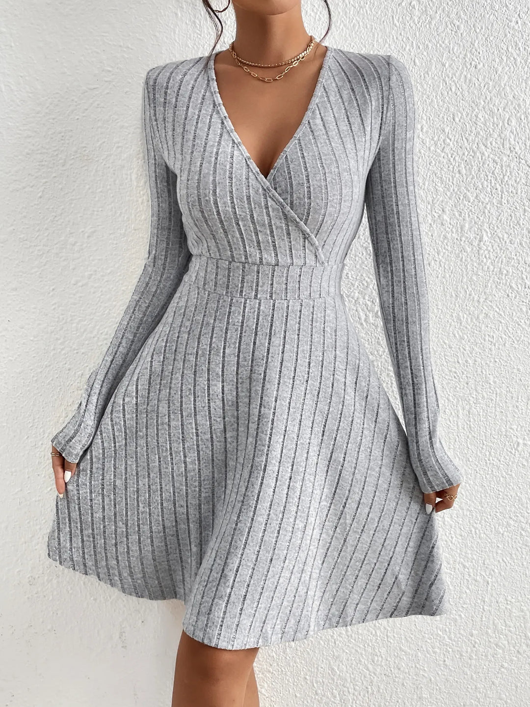 Amandine Robe Chic en Tricot | Décolleté en V & Manches Longues