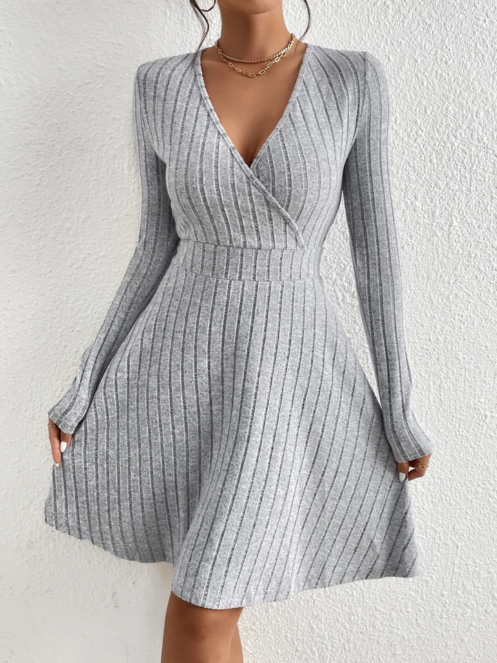 Amandine Robe Chic en Tricot | Décolleté en V & Manches Longues