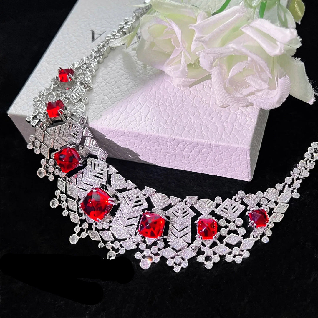 Parure de bijoux en rubis pour femme | Pierres précieuses rouges et aspect diamant | Collier et boucles d'oreilles