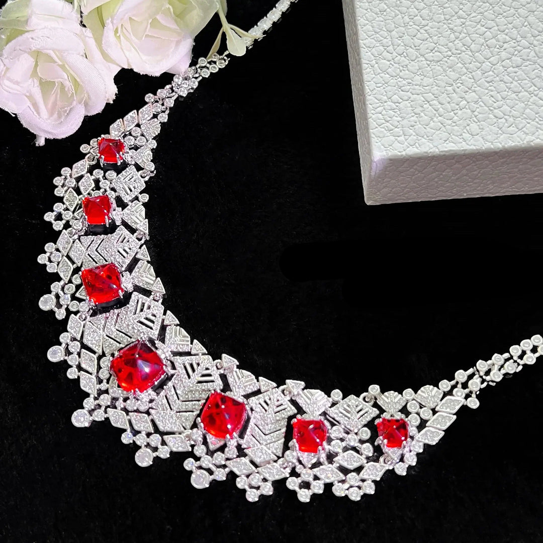 Parure de bijoux en rubis pour femme | Pierres précieuses rouges et aspect diamant | Collier et boucles d'oreilles