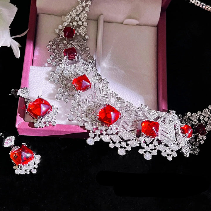Parure de bijoux en rubis pour femme | Pierres précieuses rouges et aspect diamant | Collier et boucles d'oreilles