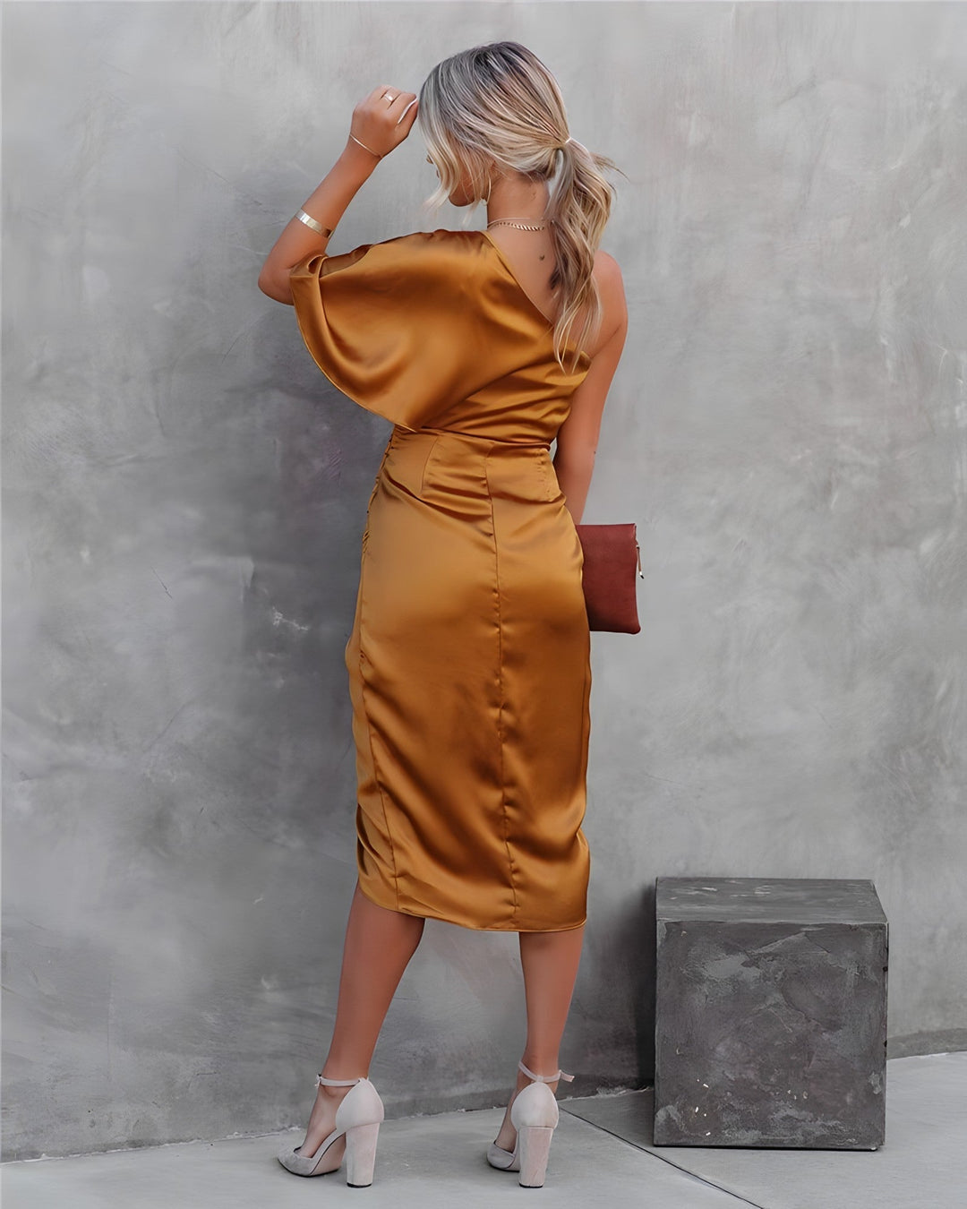 Donna Robe de Soirée | Design Séduisant, Coupe Maxi, Tissu Satiné Brillant et Confort Élégant