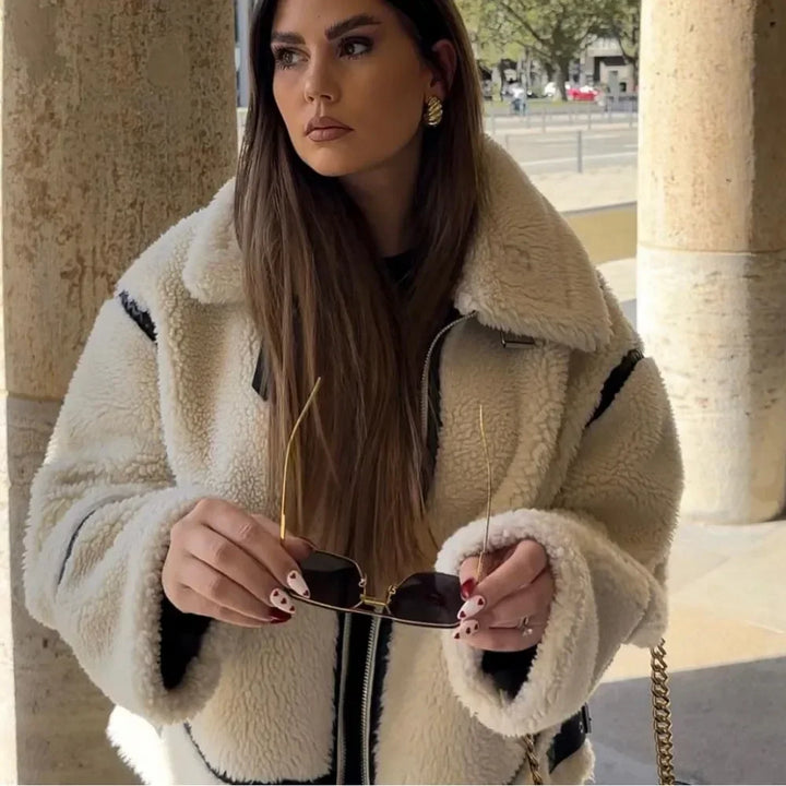 Abrigo extragrande de peluche Amani | Elegancia y calidez 