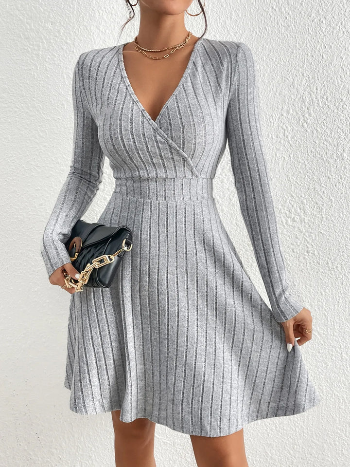 Amandine Robe Chic en Tricot | Décolleté en V & Manches Longues