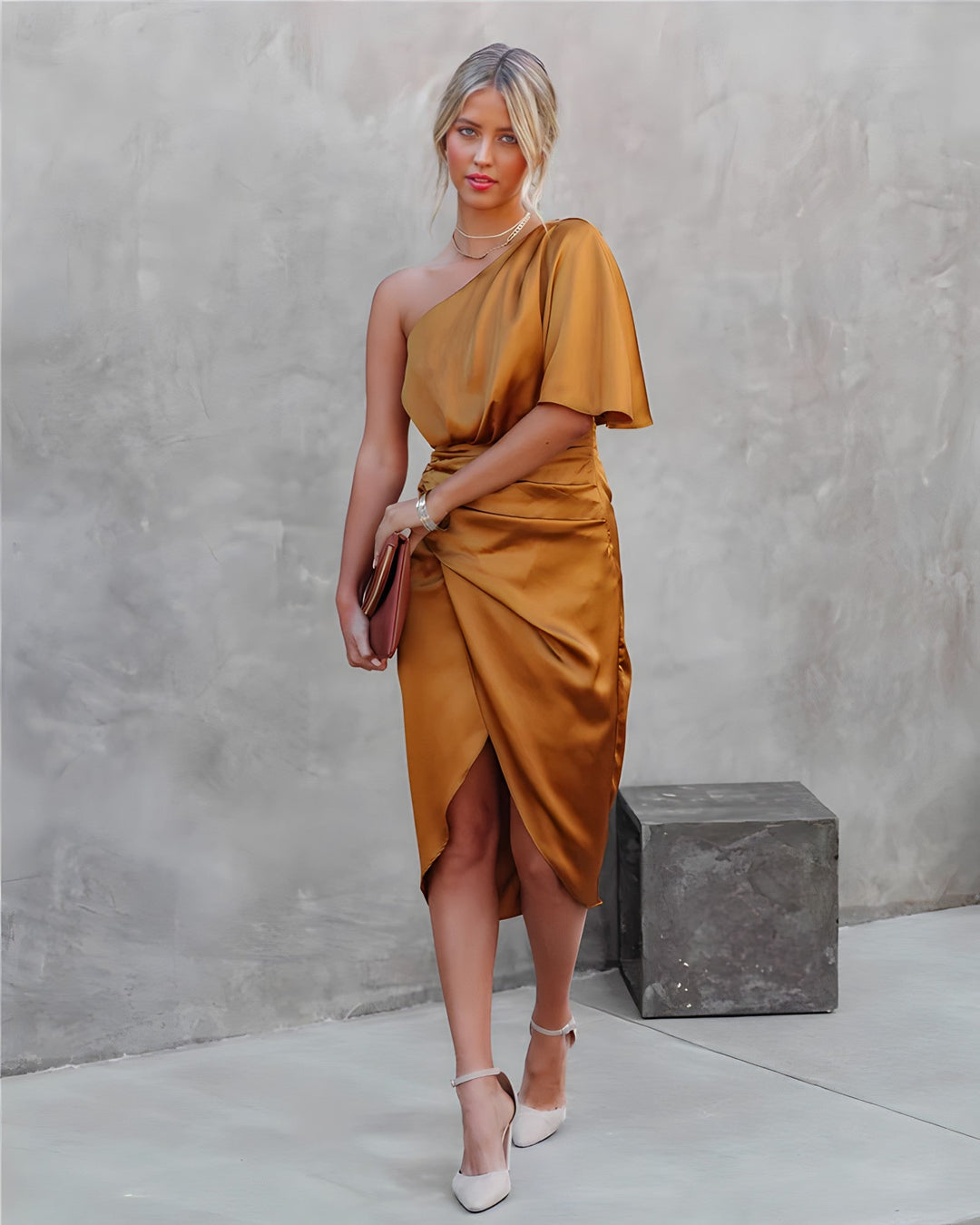 Donna Robe de Soirée | Design Séduisant, Coupe Maxi, Tissu Satiné Brillant et Confort Élégant