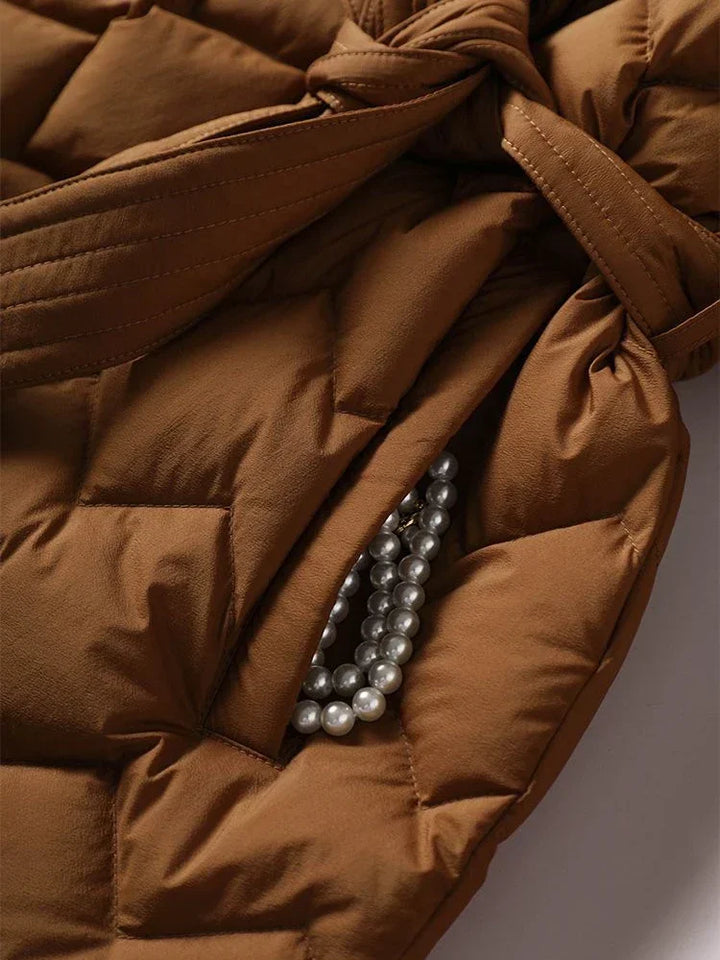 Suzane Manteau Doudoune Luxueux avec Ceinture | Duvet d'Oie Blanc, Longueur Longue, Taille Affinée