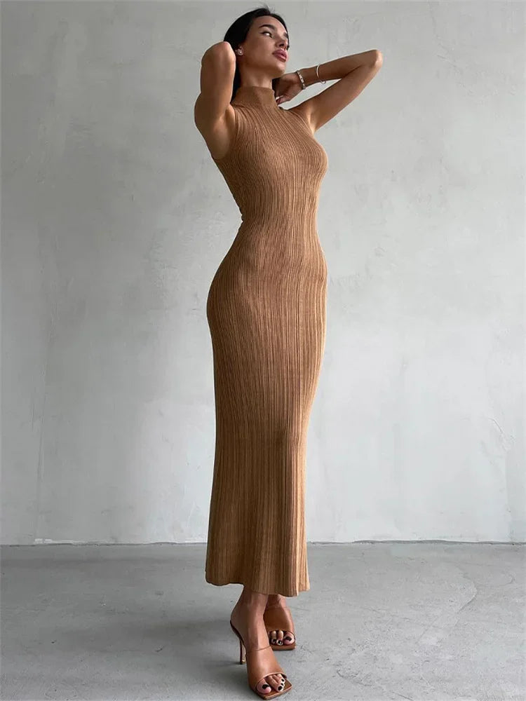 Zaraa | Robe Élégante avec Col Haut et Design Sans Manches