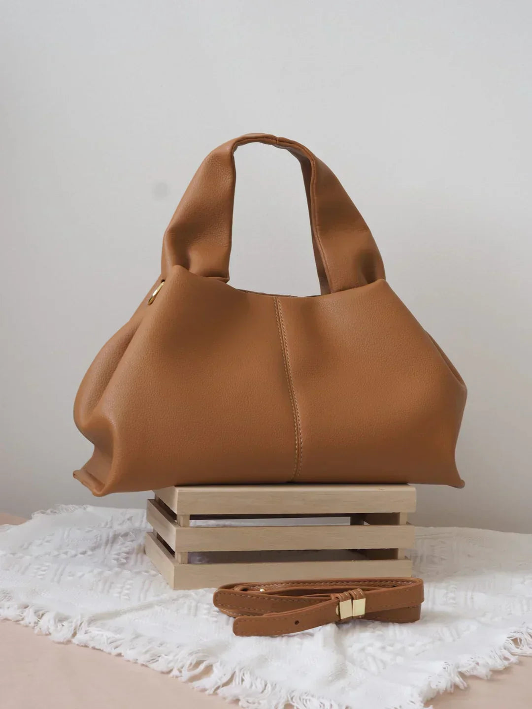 Thayane | Sac à bandoulière intemporel en cuir végétalien souple