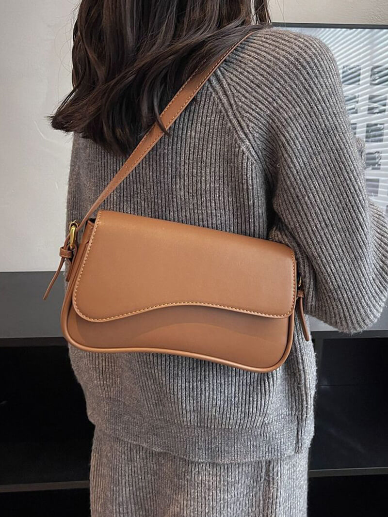 Janita | Bolso de hombro para mujer con diseño fino y ondulado: versátil, lujoso y moderno.
