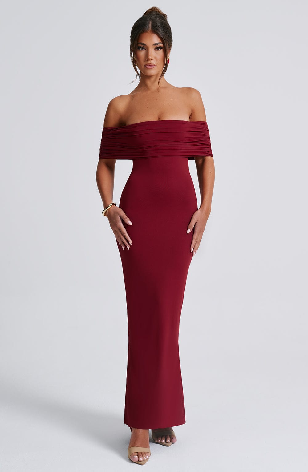 Femia | Elegante abito con spalle scoperte