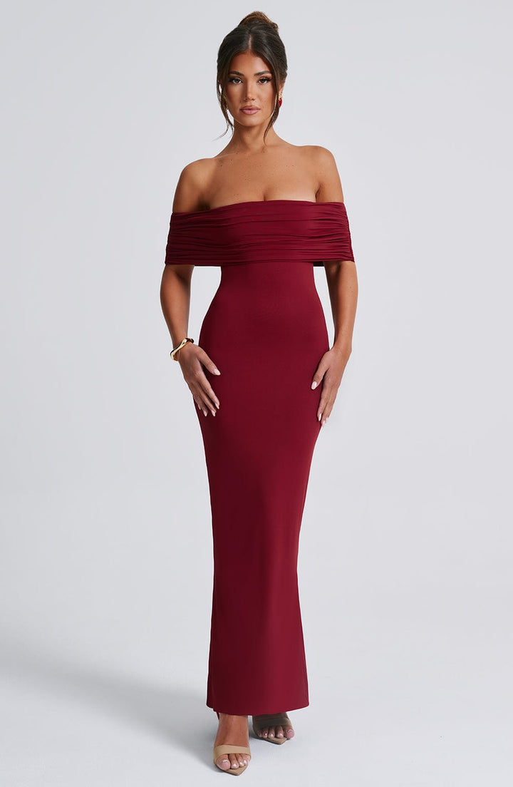 Femia | Elegante abito con spalle scoperte