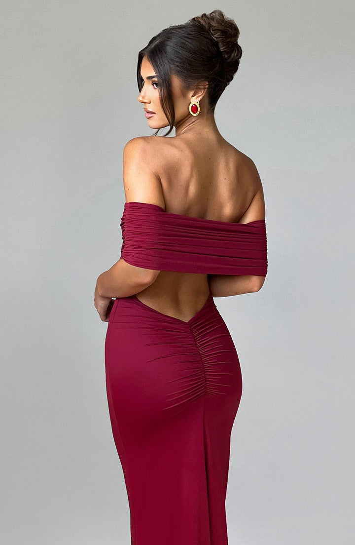 Femia | Elegante abito con spalle scoperte