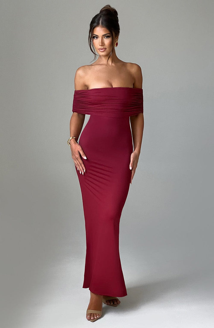 Femia | Elegante abito con spalle scoperte