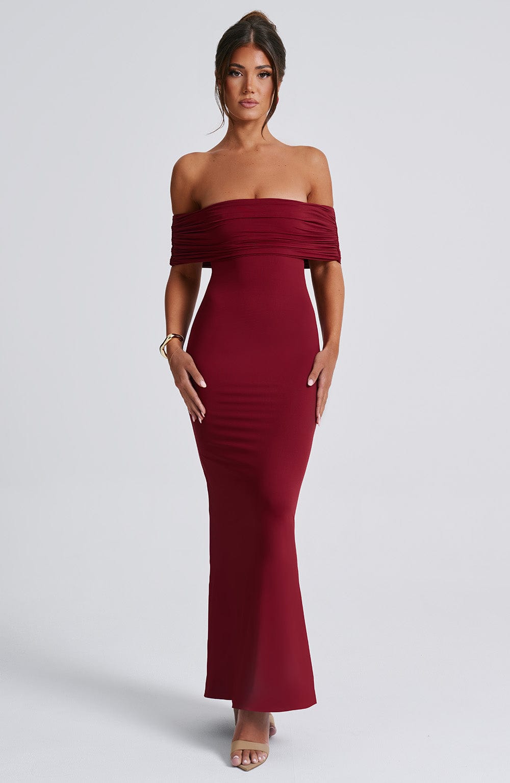 Femia | Elegante abito con spalle scoperte