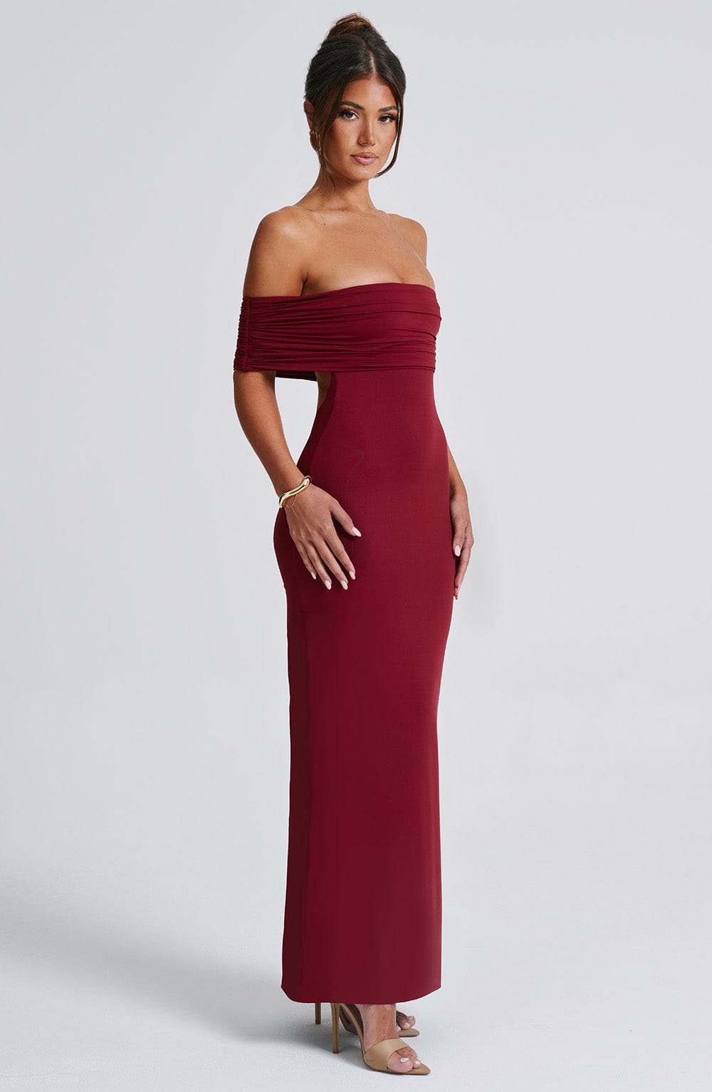 Femia | Elegante abito con spalle scoperte