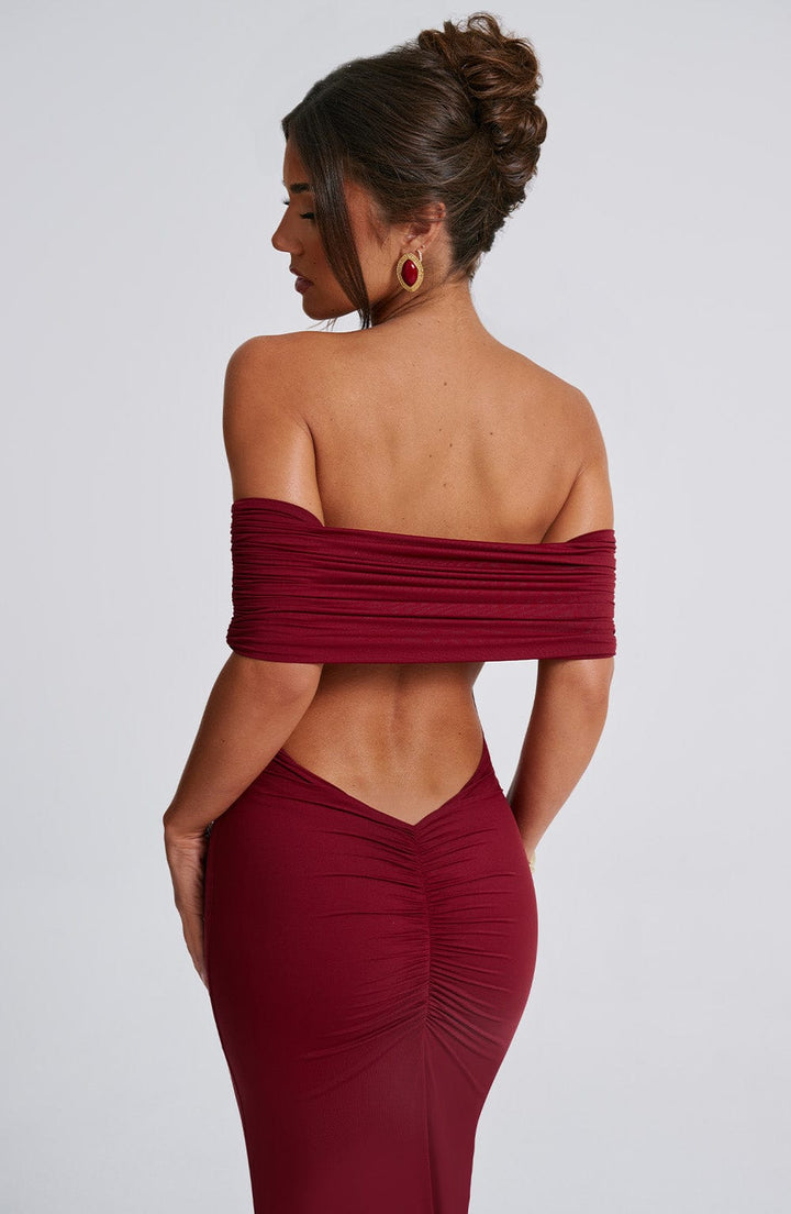 Femia | Elegante abito con spalle scoperte