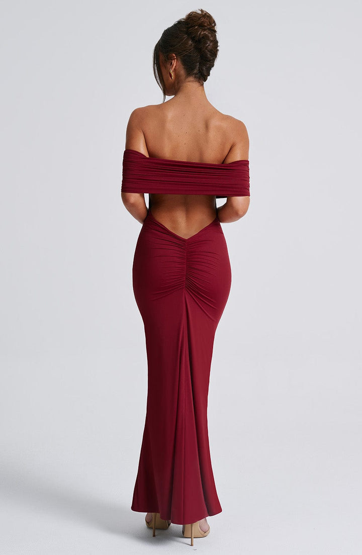 Femia | Elegante abito con spalle scoperte