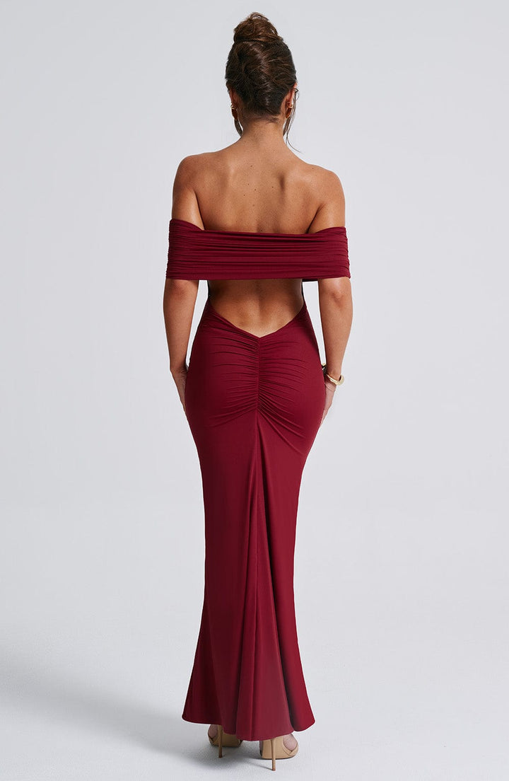 Femia | Elegante abito con spalle scoperte