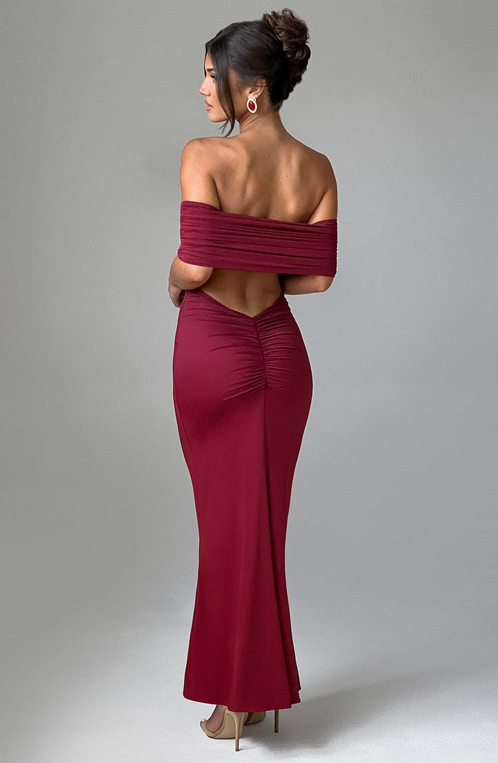 Femia | Elegante abito con spalle scoperte