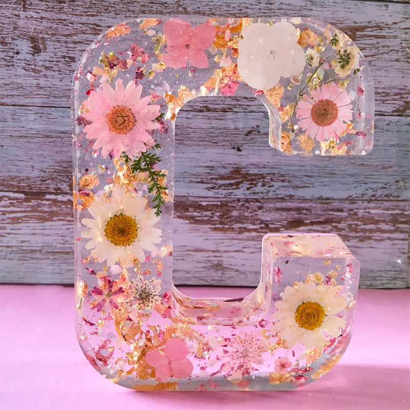 Lâmpada em Resina com Flores Secas e Letra Personalizada | Luz Noturna Decorativa LED