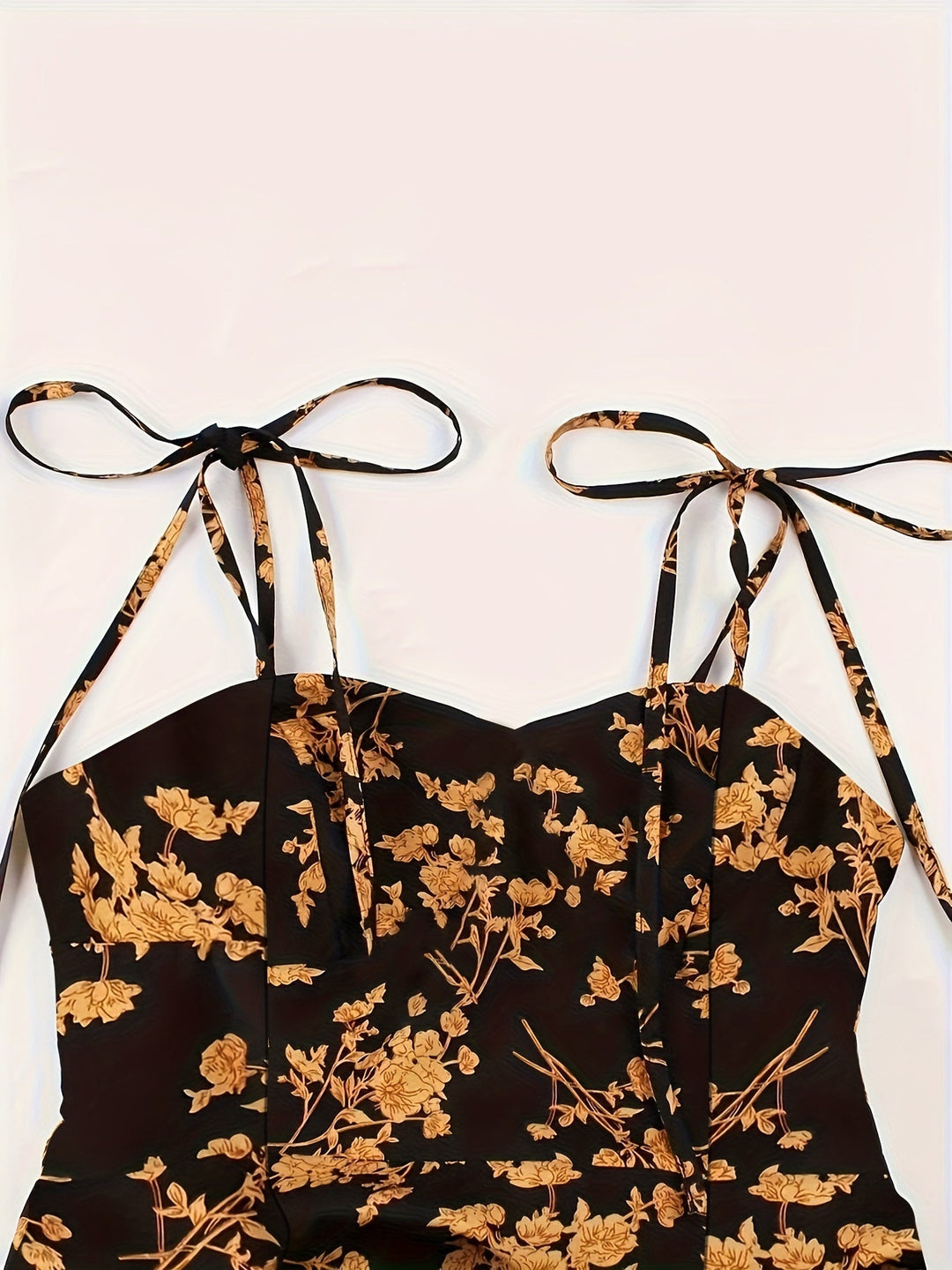 Abito floreale senza maniche da donna Lila | Scollo a cuore e stile romantico 