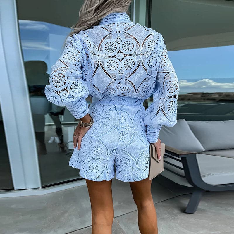 Brana | Conjunto de dos piezas de encaje con top bordado y pantalones cortos