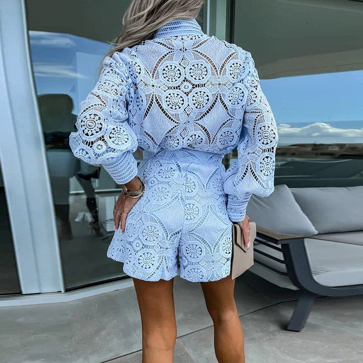 Brana | Conjunto de dos piezas de encaje con top bordado y pantalones cortos