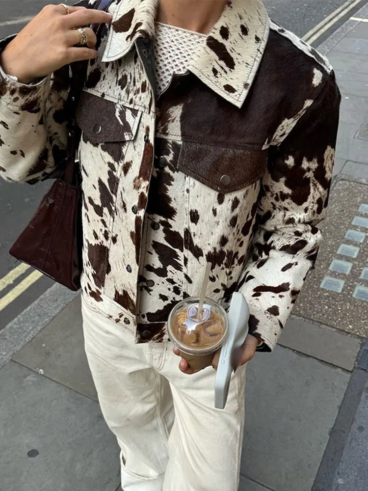 Chaqueta Charis con estampado de vaca | Estampados llamativos, corte clásico y calidez confortable