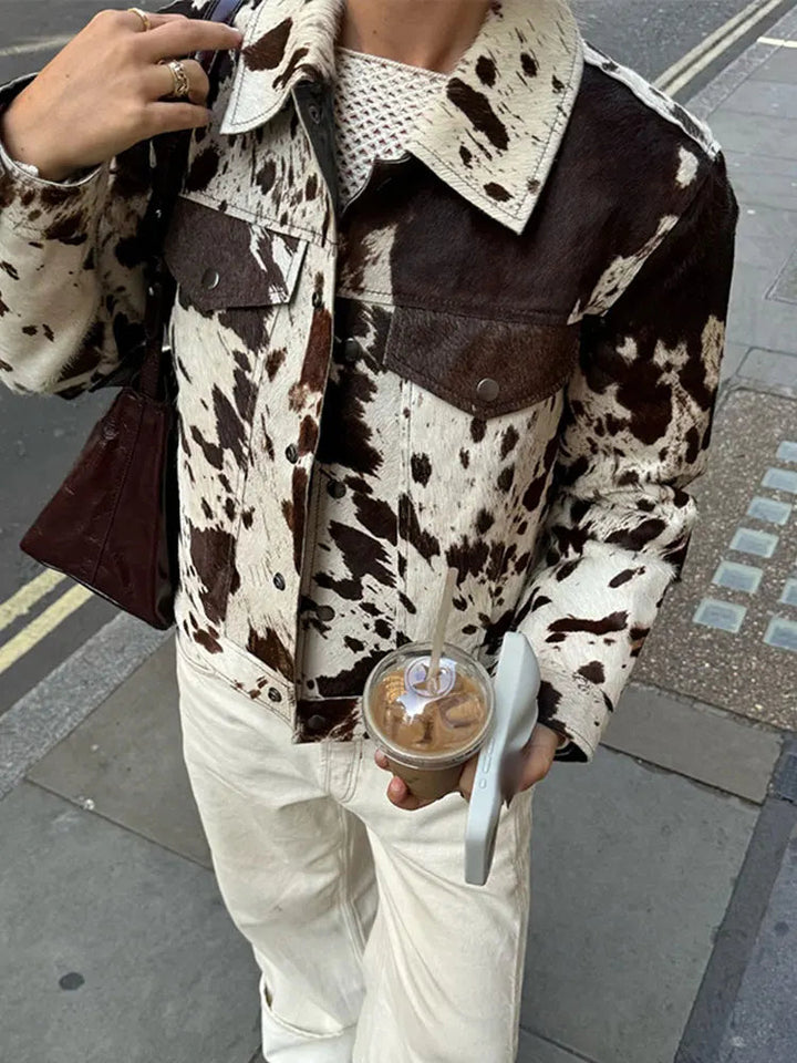 Chaqueta Charis con estampado de vaca | Estampados llamativos, corte clásico y calidez confortable