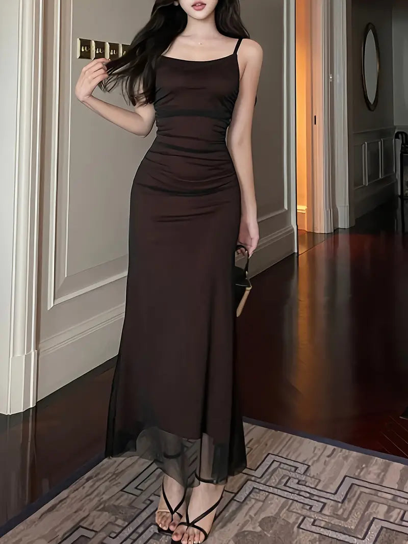 Robe Midi Glamour | Élégance Sans Manches et Coupe Trompette