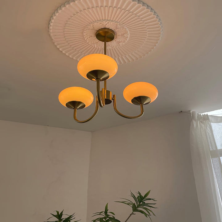 Lustre Moderno em Latão | Iluminação de Teto Elegante com Globos em Vidro