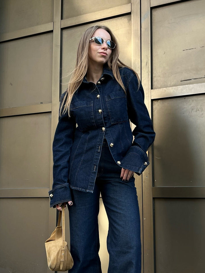 Denna Ensemble Denim pour femme avec jeans flare & chemisier oversized | Combinaison polyvalente et moderne