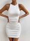 Mini vestido dos espaldas con cuello halter en blanco